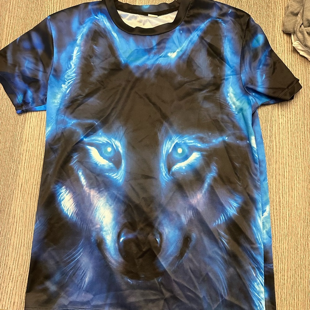 Wolf- blue Tshirt size M